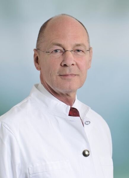Doctor Urologist Máté